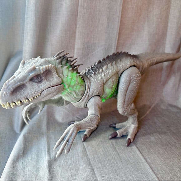 Jurassic World Camouflage 'n Battle Indominus Rex  22” dinosaur lights & sound - Picture 1 of 13